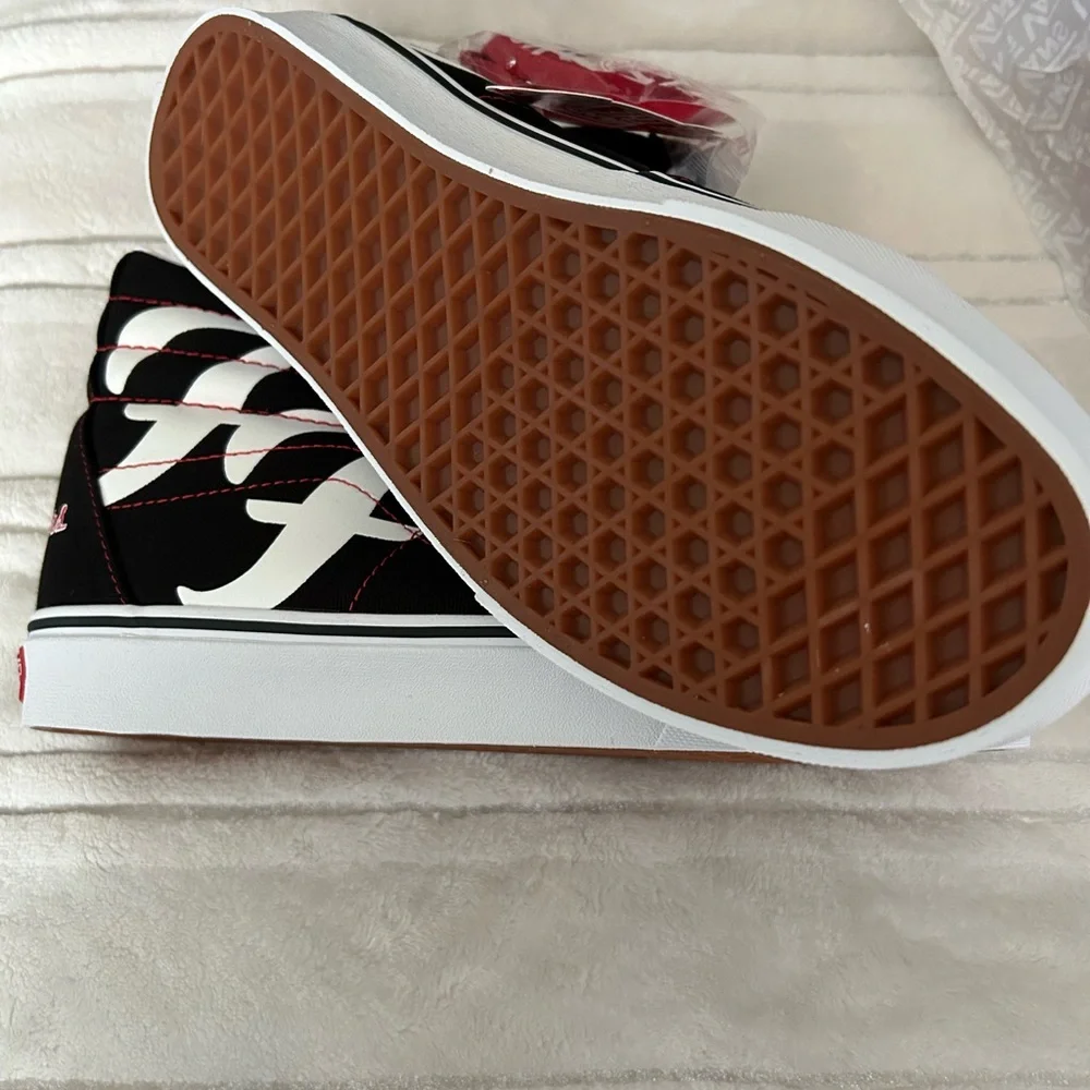 Foo Fighters Vans 25th Anniversary Brand New! Size 8 and new with the Vans Box. - Picture 6 of 8